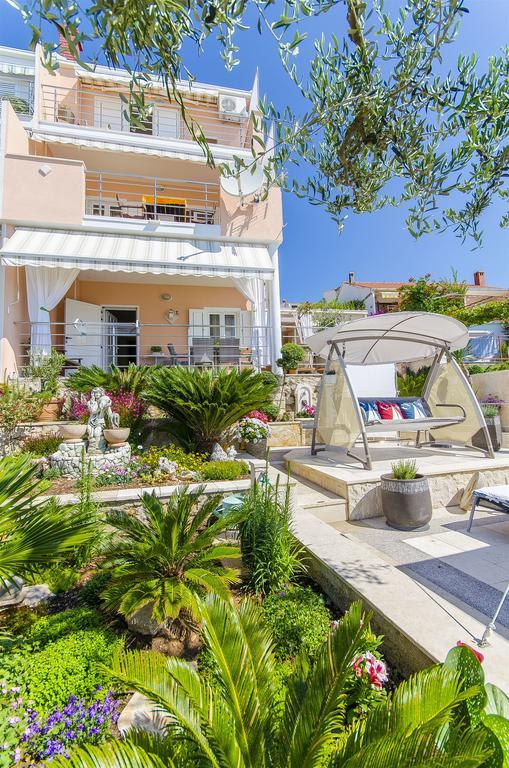 Apartments Nives Trogir Exterior photo