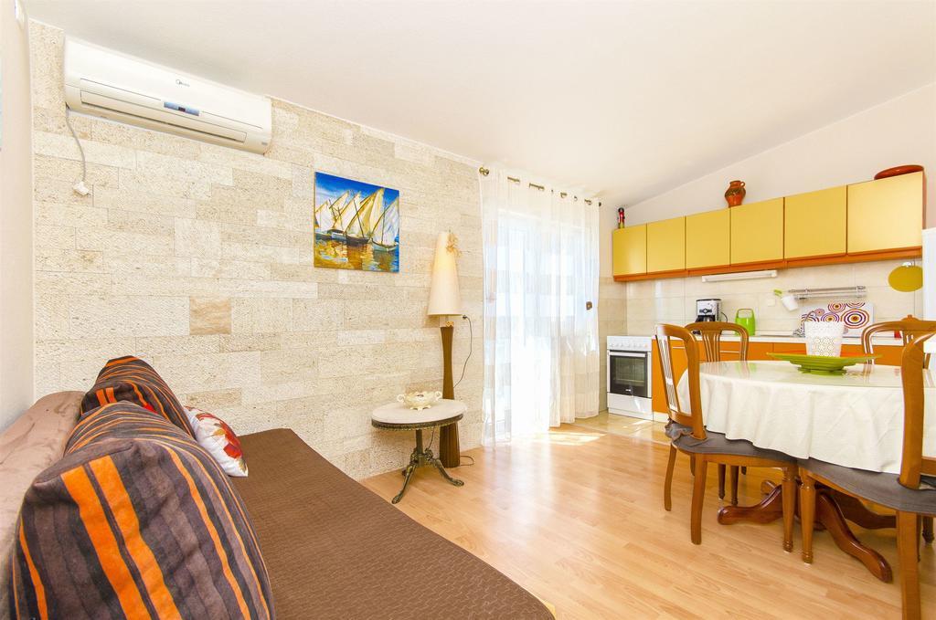 Apartments Nives Trogir Exterior photo