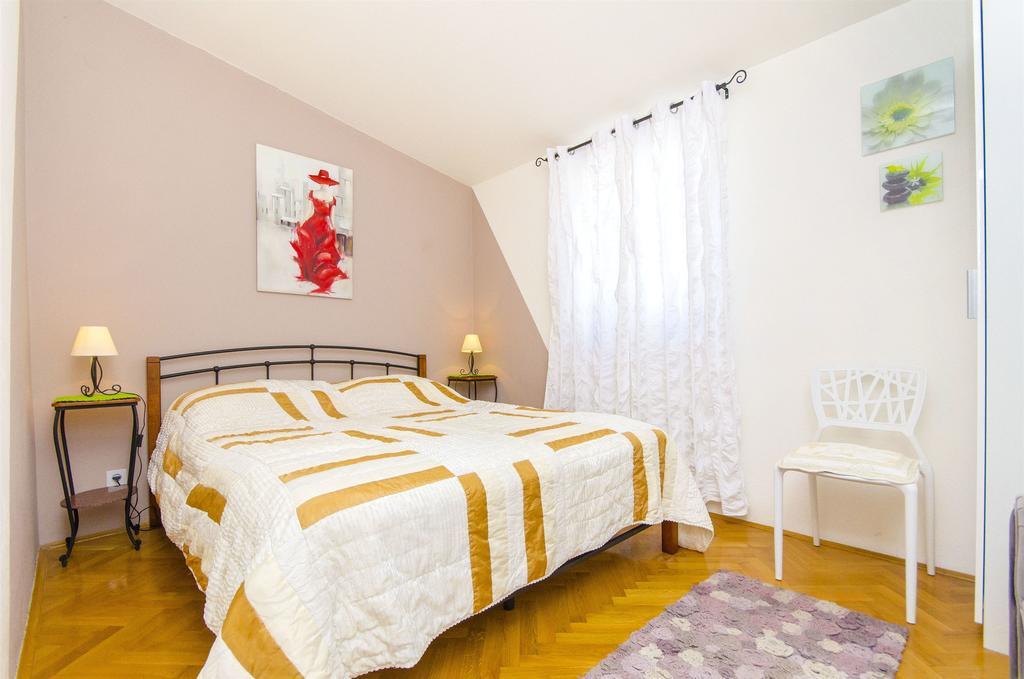 Apartments Nives Trogir Exterior photo
